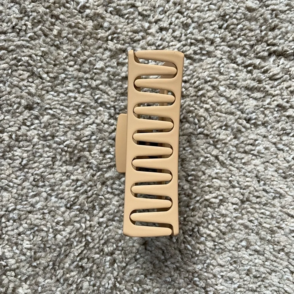 Solid Tan Neutral 4” Medium Claw Clip | OS